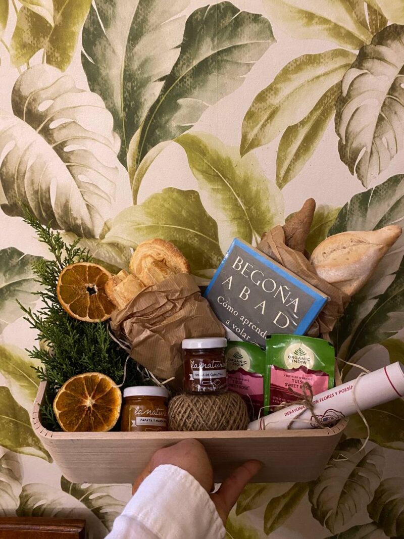 desayuno - ramo de flores - floresiendom - libro