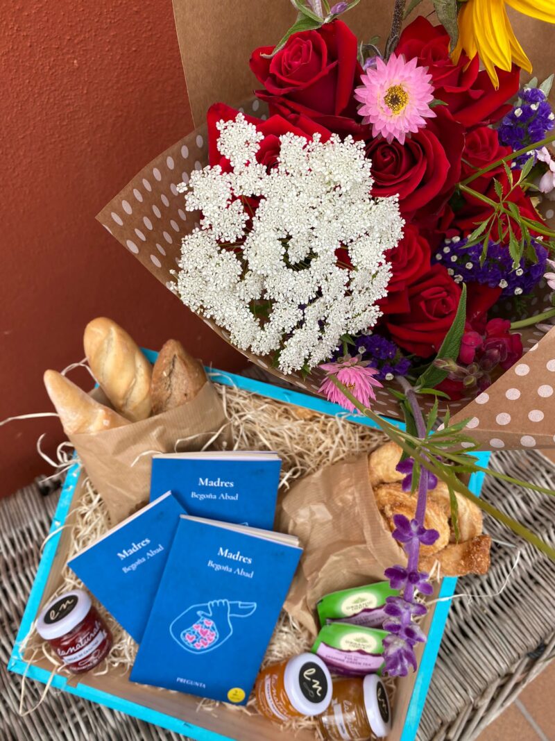 desayuno - ramo de flores - floresiendom - libro